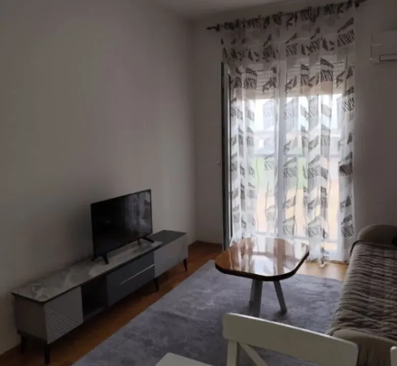 Izdavanje, jednosoban stan, 40m², Stari Aerodrom, Podgorica