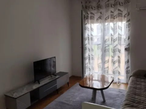 Izdavanje, jednosoban stan, 40m², Stari Aerodrom, Podgorica