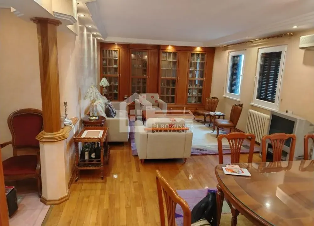 Izdavanje, četvorosoban stan, 95m², Stari Grad, Beograd