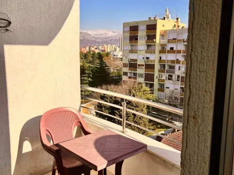 Izdavanje, jednosoban stan, 38m², Pobrežje, Podgorica - image 7