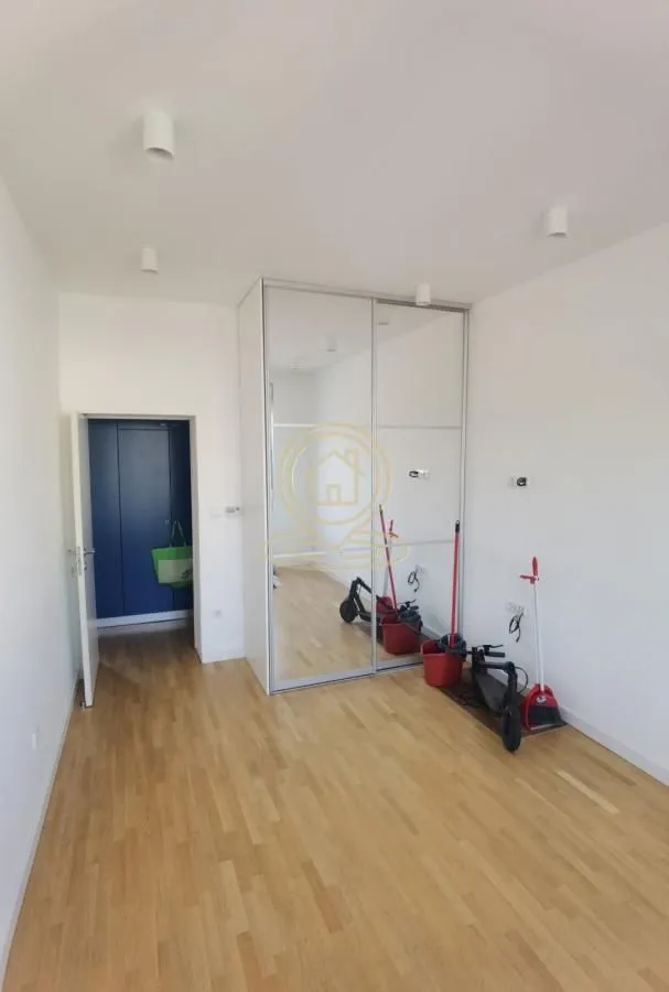 Izdavanje, trosoban stan, 60m², Skadarlija, Beograd