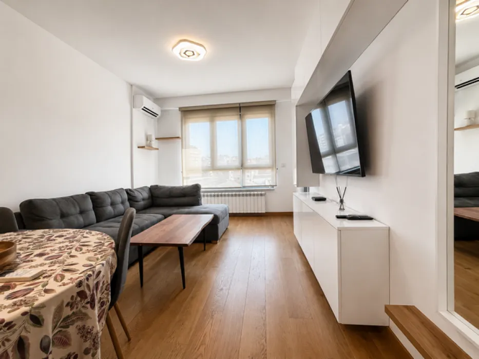 Izdavanje, četvorosoban stan, 90m², Fon (Fon - Bilećka), Voždovac Sve Podlokacije