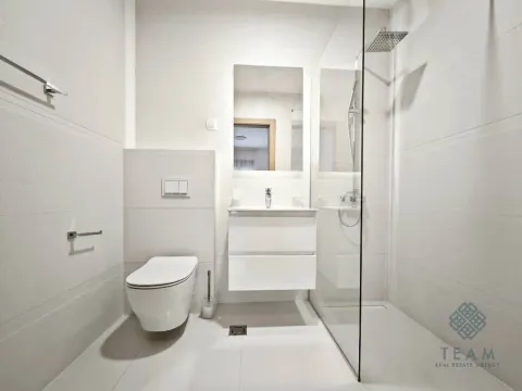 Izdavanje, trosoban stan, 130m², Master Kvart, Podgorica - image 11