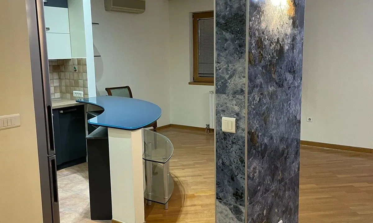 Izdavanje, trosoban stan, 120m², Savski Venac, Beograd