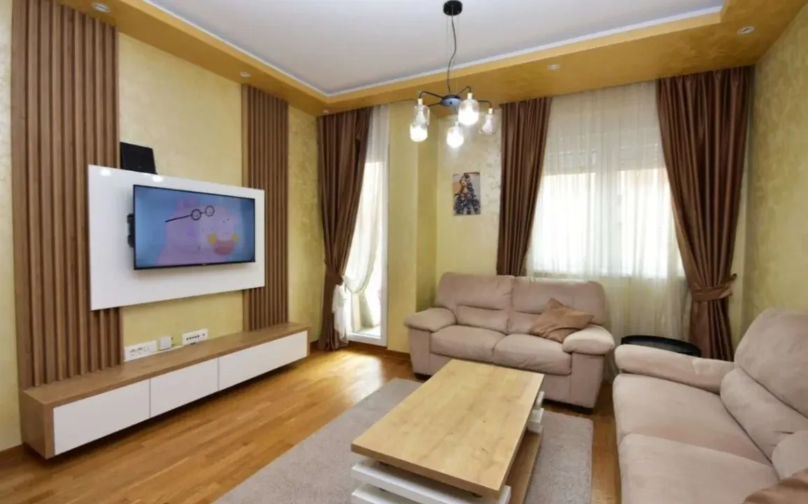 Izdavanje, dvosoban stan, 65m², City Kej, Podgorica