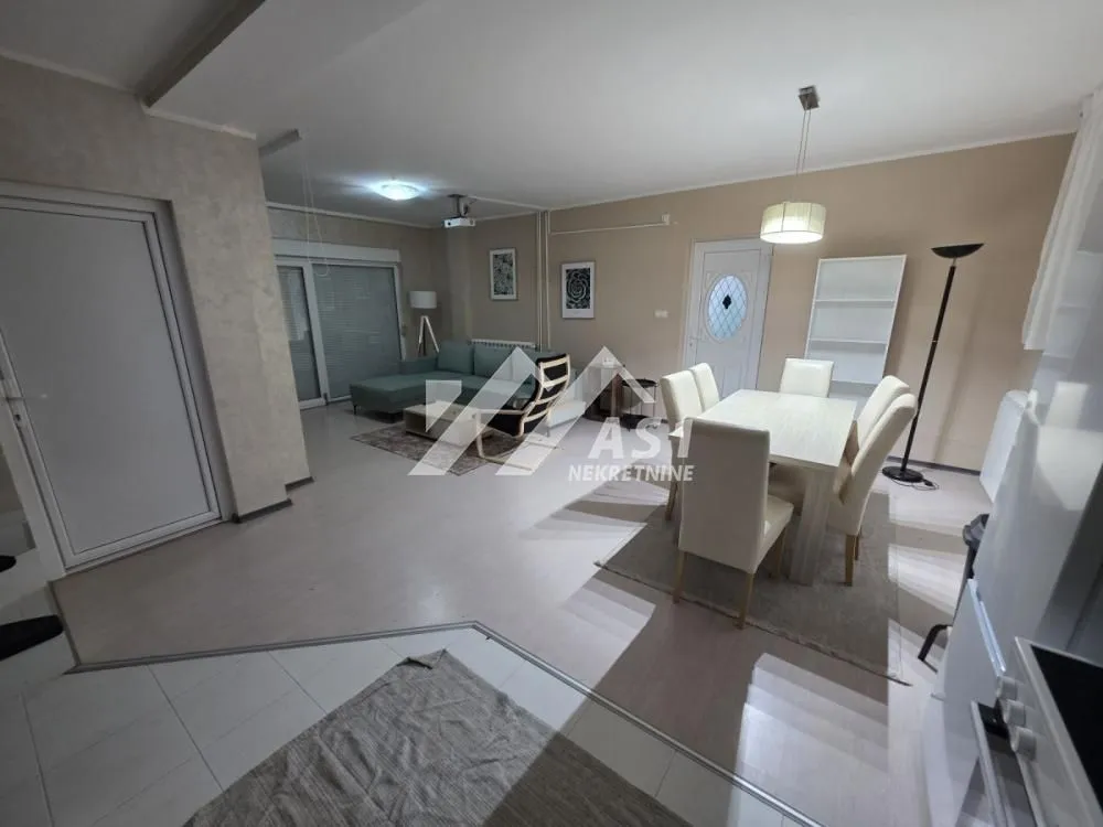 Izdavanje, kuća, 300m², Petrovaradin, Novi Sad