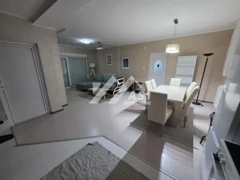 Izdavanje, kuća, 300m², Petrovaradin, Novi Sad - image 2
