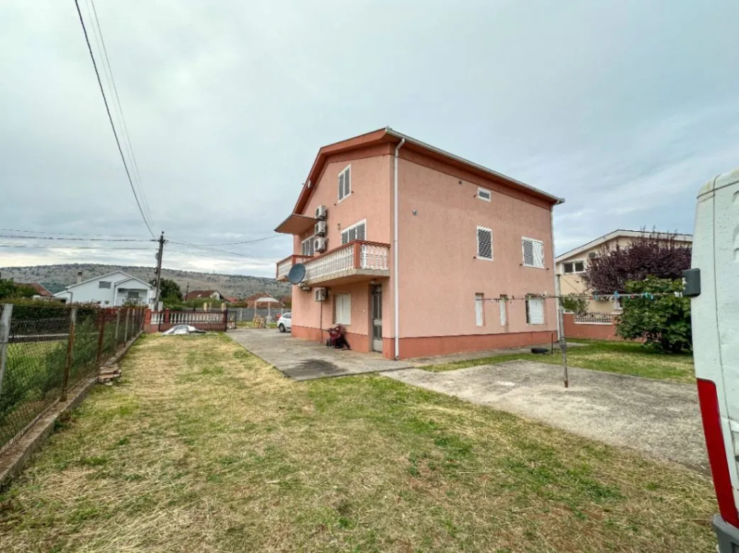 Sale, house, 250m², Dalmatinska ulica, Podgorica