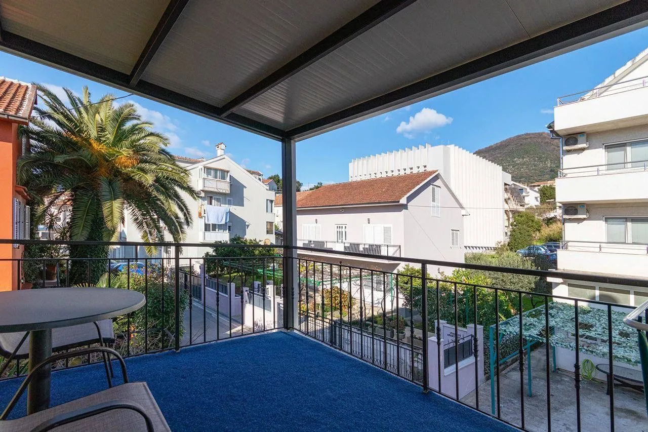Prodaja, jednosoban stan, 45m², Centar, Tivat