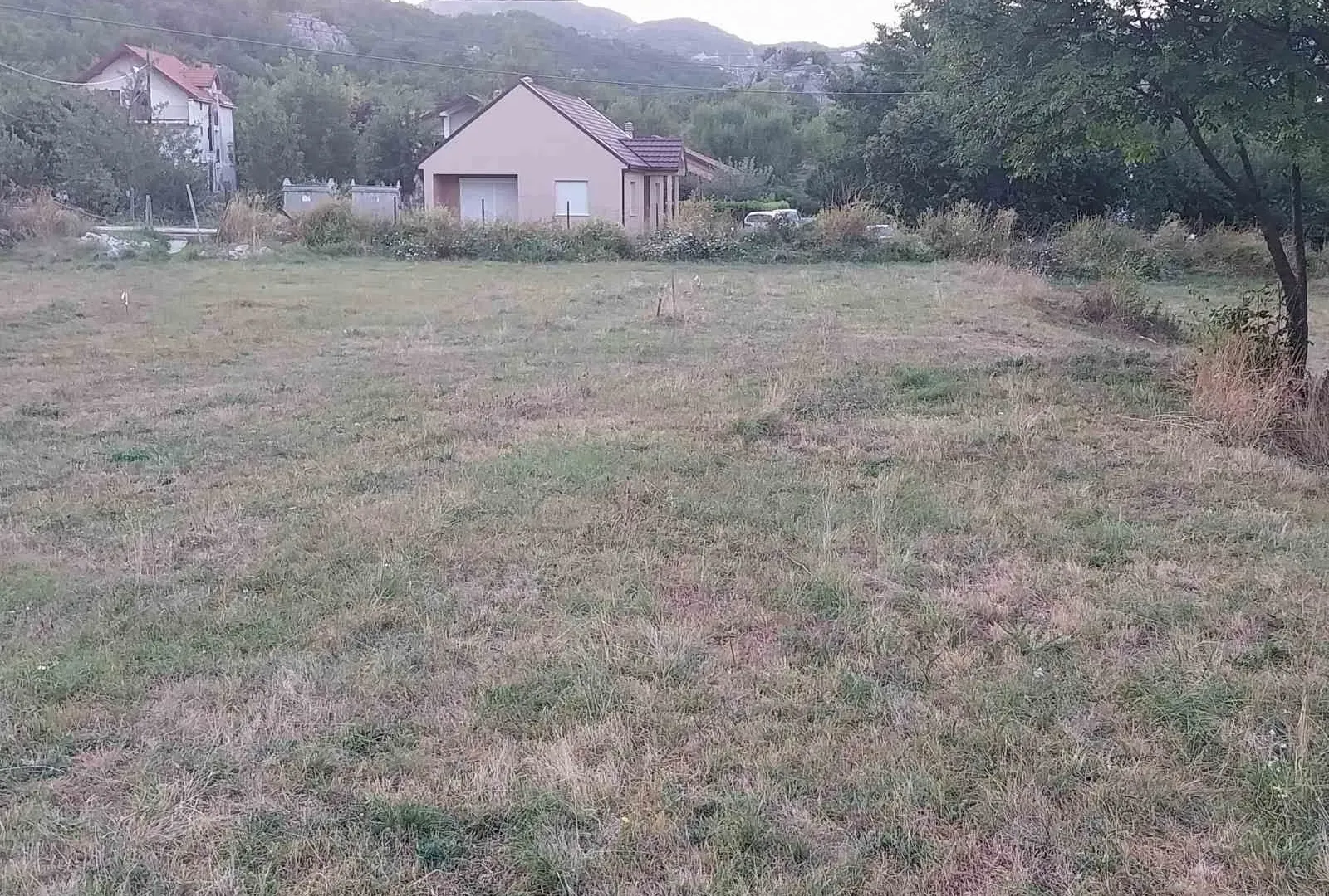 Prodaja, plac, 1300m², Cetinje, Crna Gora