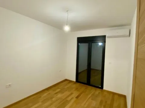 Izdavanje, jednosoban stan, 50m², City Kvart, Podgorica - image 2