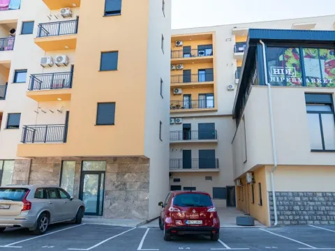 Rent, one bedroom apartment, 56m², Bijela, Herceg Novi - image 13