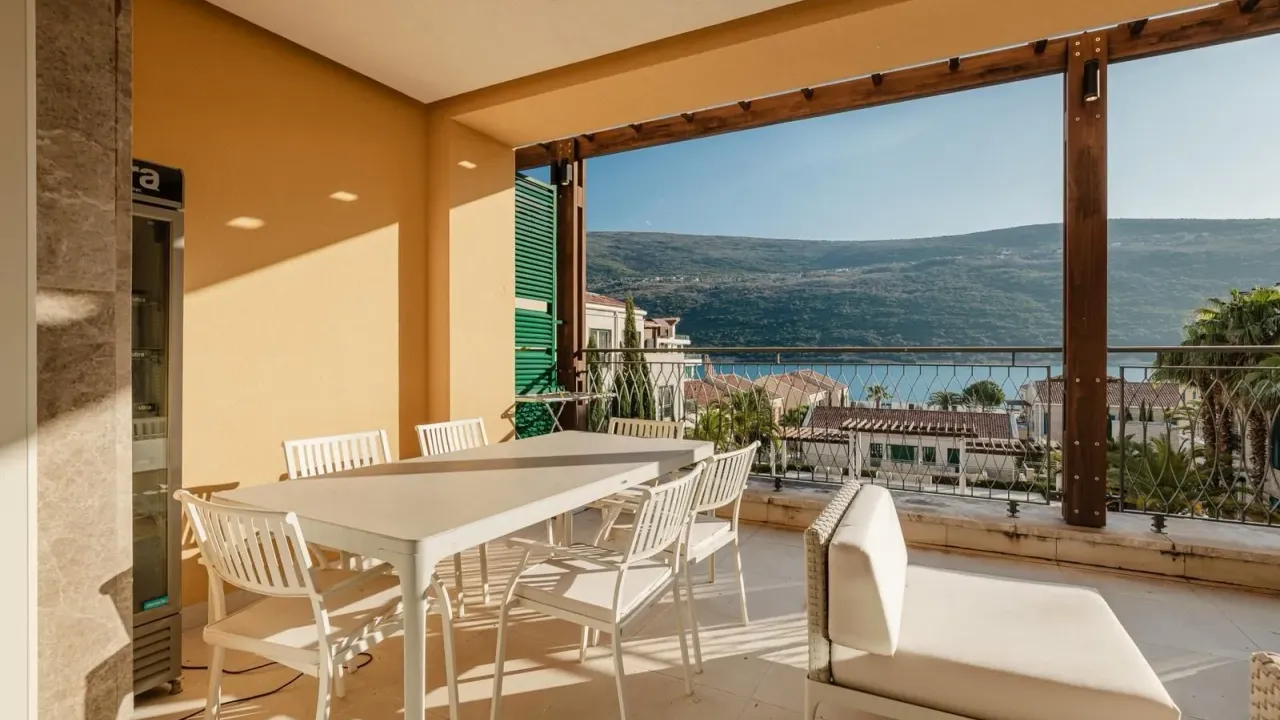 Sale, two bedroom apartment, 171m², Herceg Novi, Crna Gora