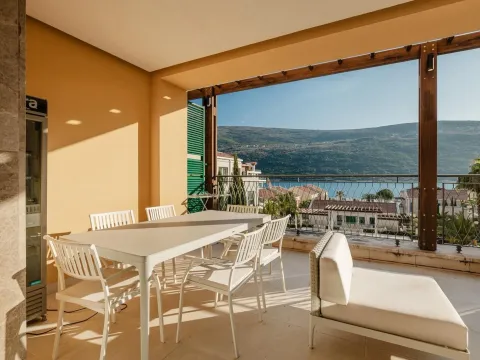 Prodaja, dvosoban stan, 171m², Herceg Novi, Crna Gora - image 1