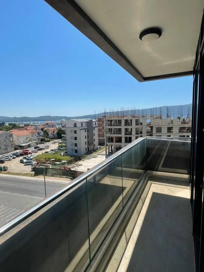 Izdavanje, jednosoban stan, 70m², Donja Lastva, Tivat