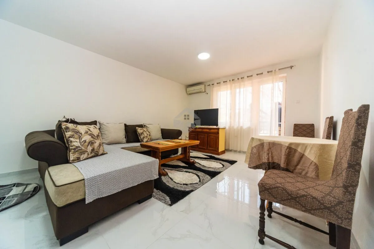 Izdavanje, dvosoban stan, 75m², Autobuska stanica, Podgorica