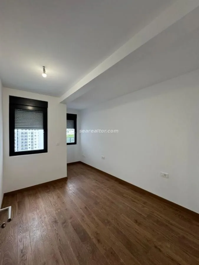 Izdavanje, dvosoban stan, 64m², Podgorica, Crna Gora
