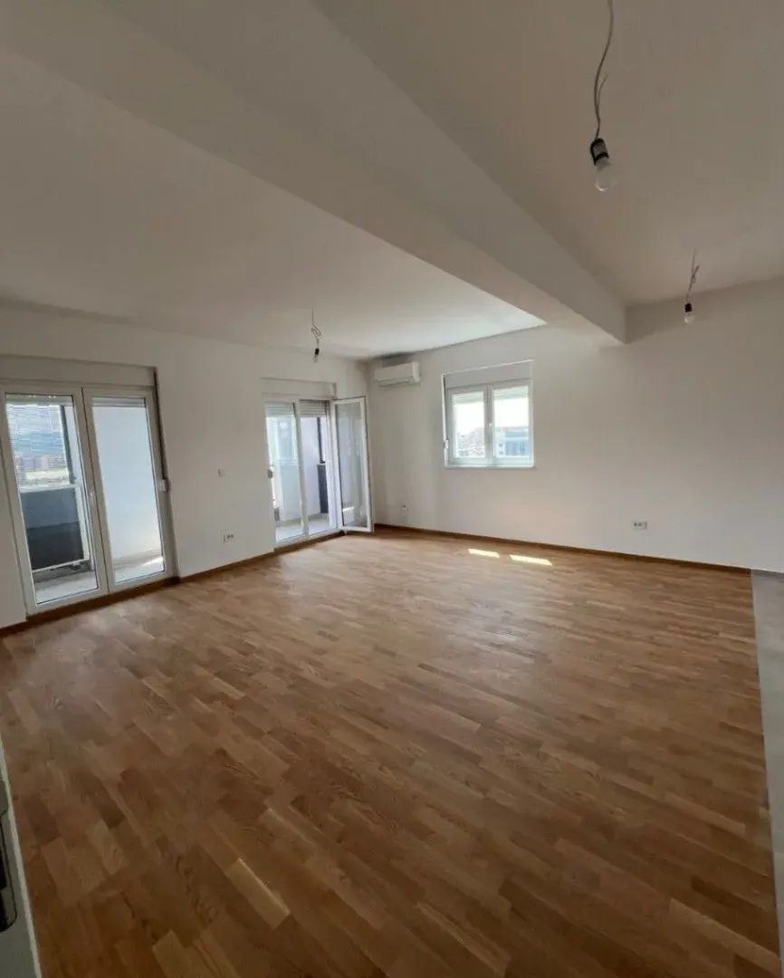 Prodaja, trosoban stan, 106m², Stari Aerodrom, Podgorica