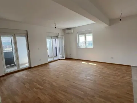 Prodaja, trosoban stan, 106m², Stari Aerodrom, Podgorica - image 10