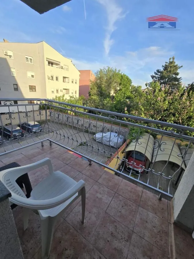 Izdavanje, trosoban stan, 64m², Sajmište, Novi Sad
