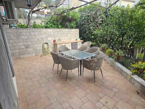 Rent, two bedroom apartment, 80m², Tivat, Crna Gora - image 7