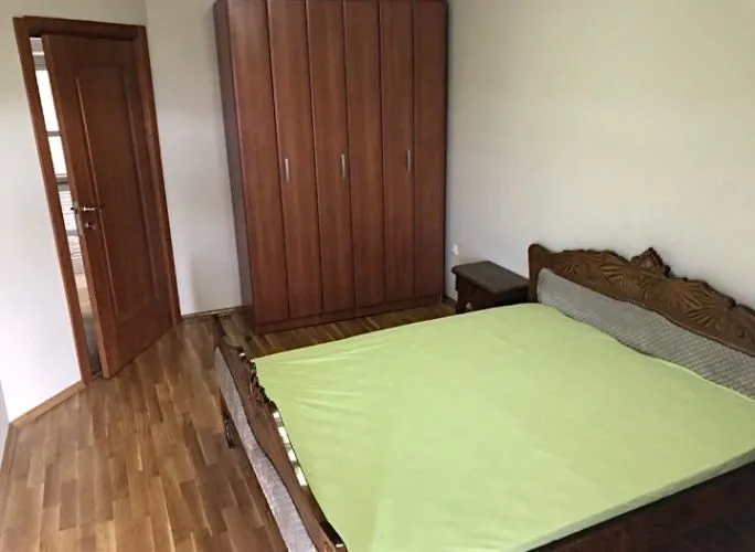 Izdavanje, kuća, 200m², Stari Aerodrom, Podgorica