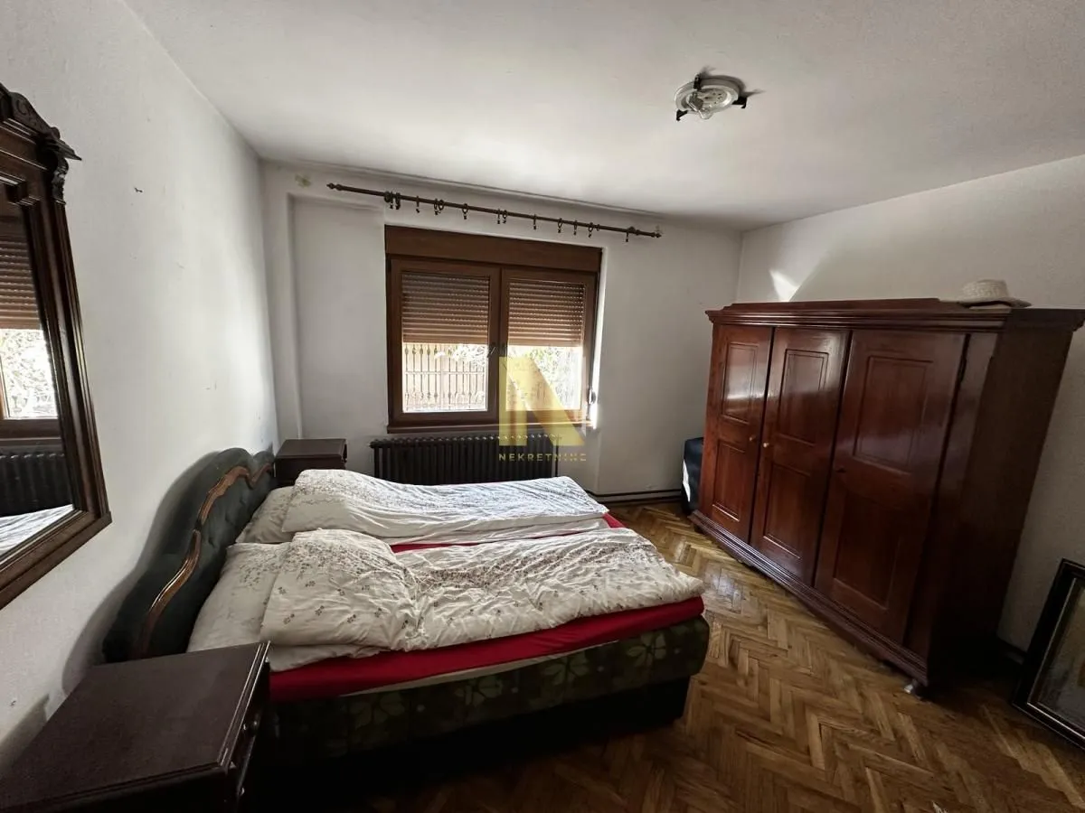 Prodaja, kuća, 300m², Veternik, Novi Sad Sve Podlokacije