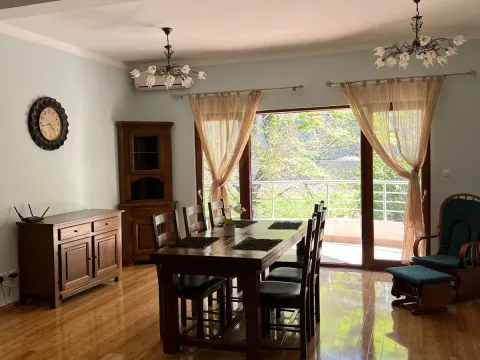 Prodaja, trosoban stan, 130m², Risan, Kotor - image 1