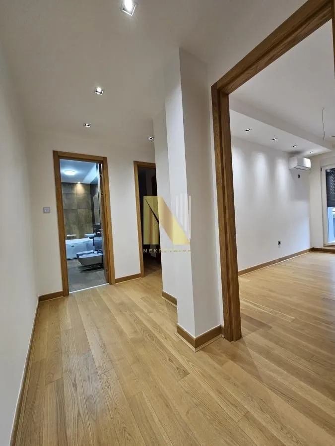 Prodaja, četvorosoban stan, 240m², Cara Dušana, Novi Sad Sve Podlokacije