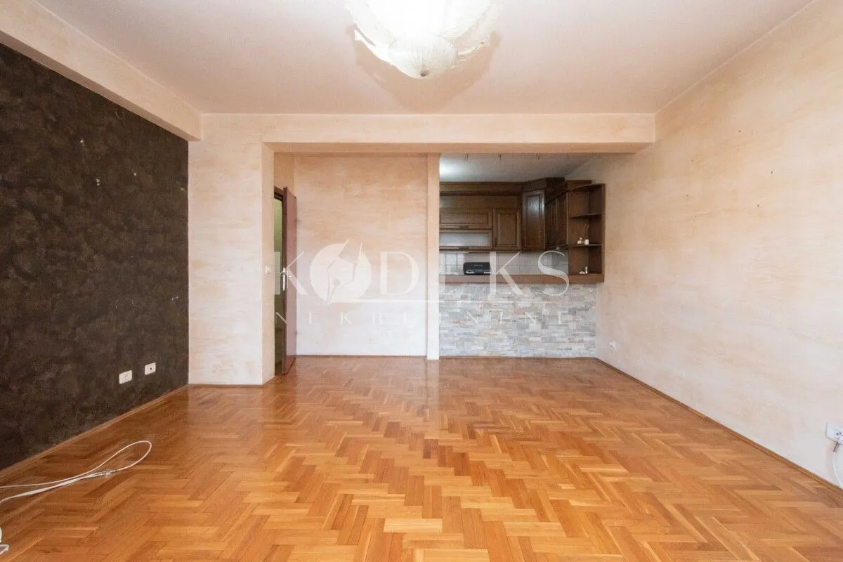 Izdavanje, jednosoban stan, 58m², Vezirov Most, Podgorica