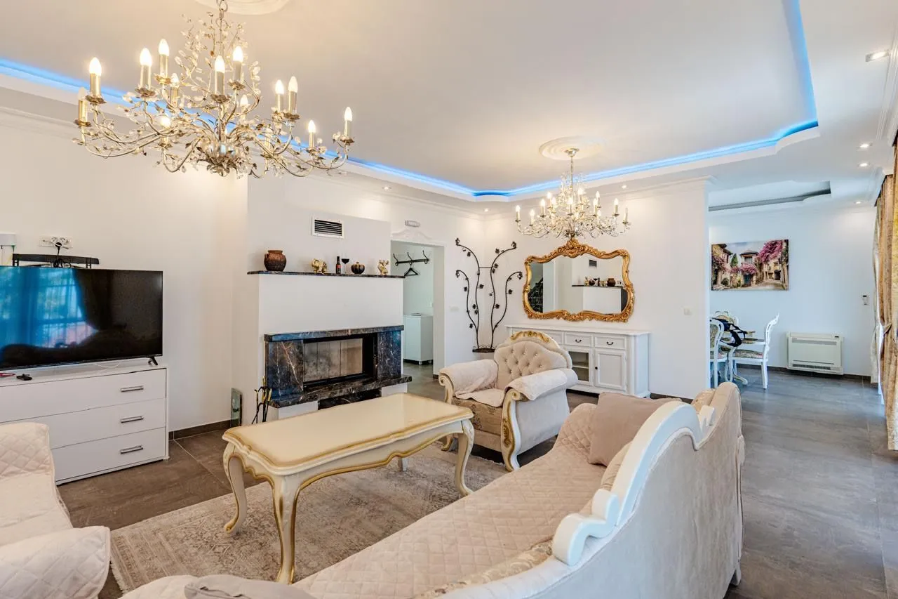 Daily-rent, three bedroom apartment, 160m², Blizikuće, Budva