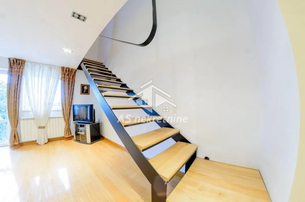 Izdavanje, trosoban stan, 100m², Savski Venac, Beograd