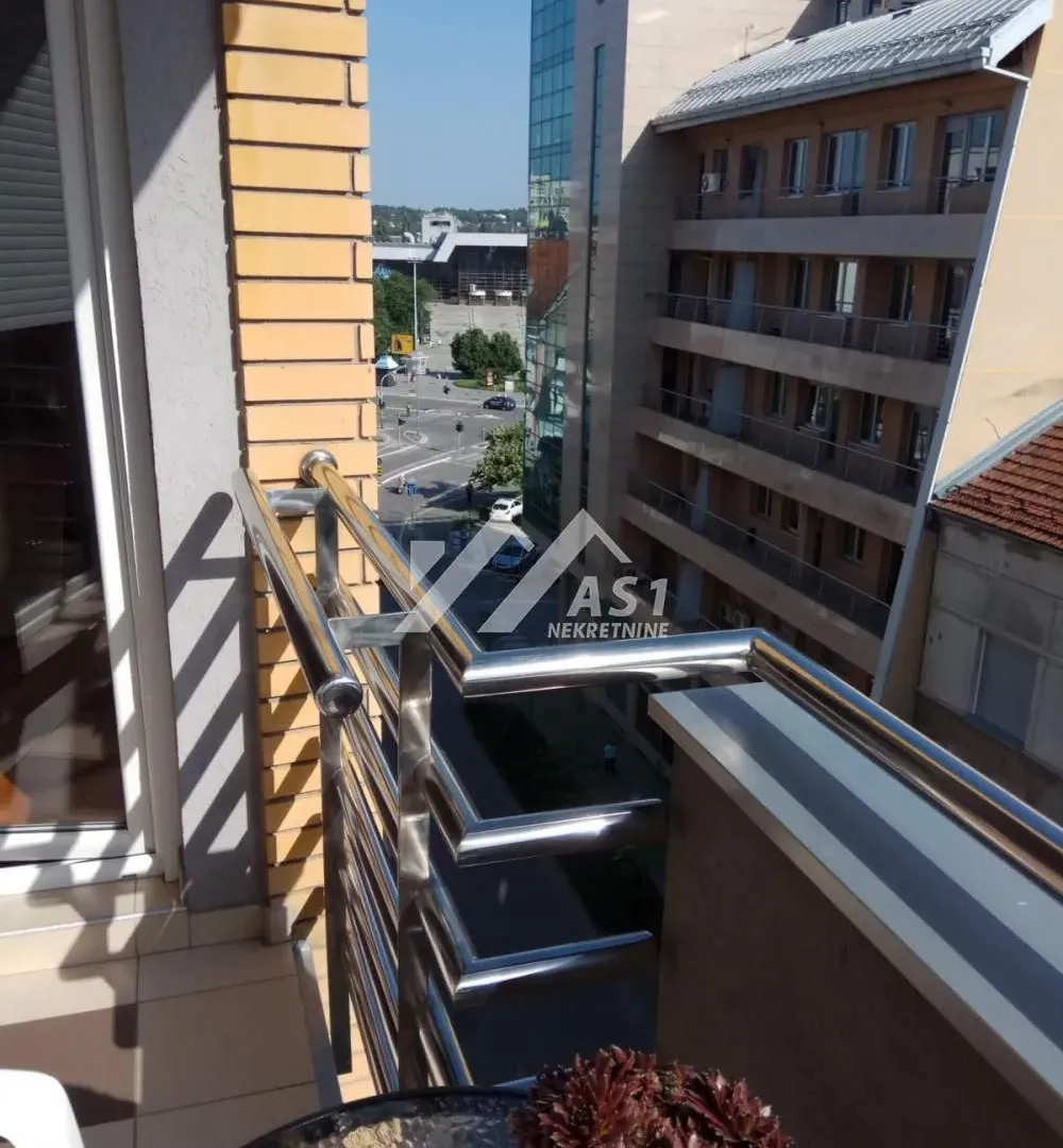 Izdavanje, dvosoban stan, 46m², Centar, Novi Sad