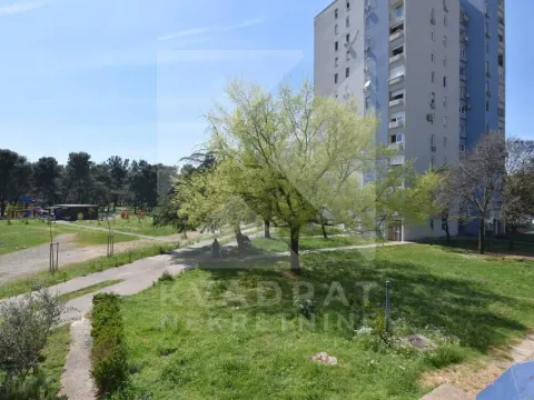 Rent, one bedroom apartment, 50m², Blok 5, Podgorica - image 11