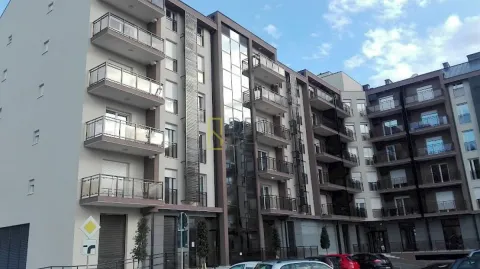 Spoljašnji izgled moderne stambene zgrade sa terasama. - image 3
