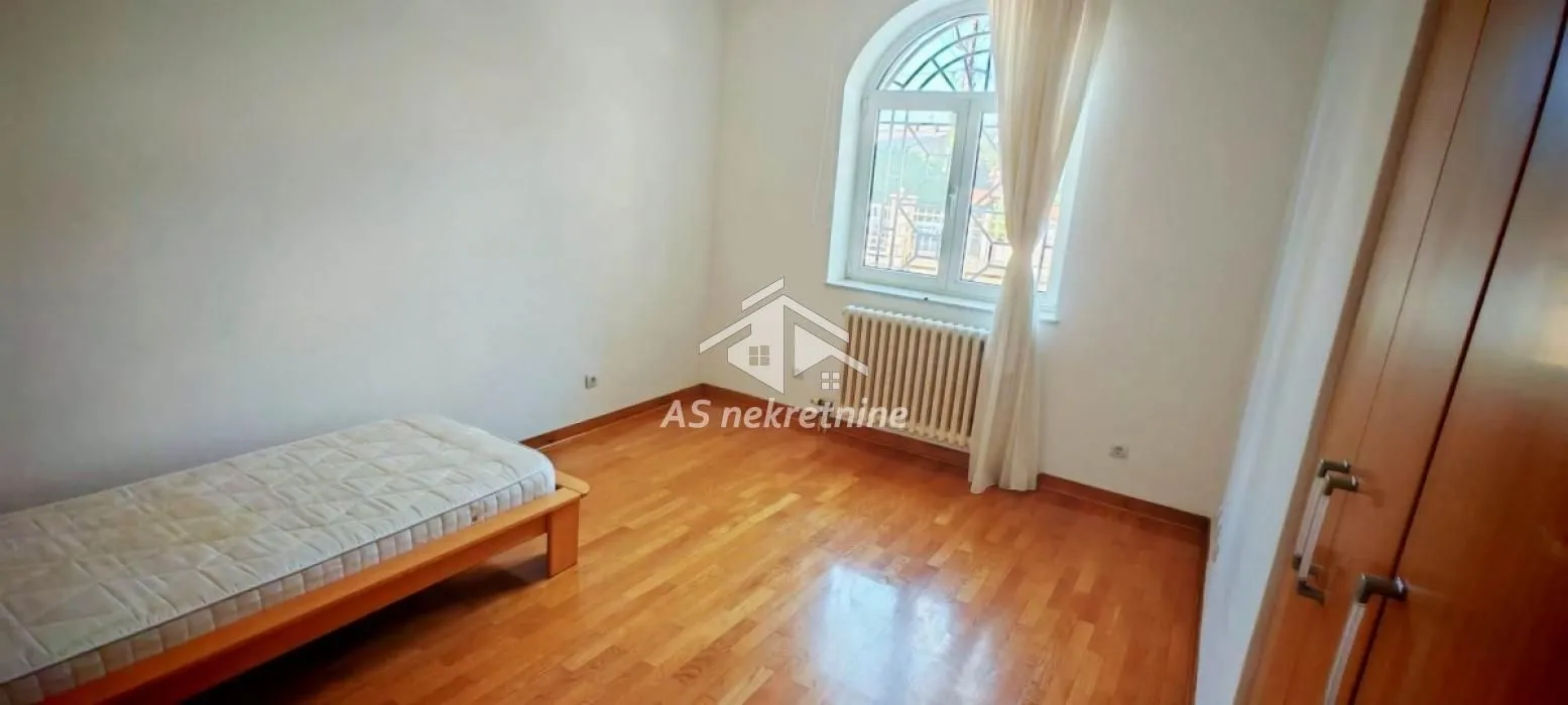 Rent, four bedroom apartment, 150m², Savski Venac, Beograd