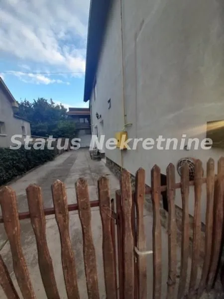 Prodaja, kuća, 200m², Futog, Novi Sad Sve Podlokacije