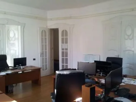 Izdavanje, poslovni prostor, 185m², Stari Grad, Beograd