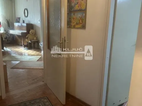 Izdavanje, trosoban stan, 90m², Kalenić Pijaca, Vračar Sve Podlokacije - image 10