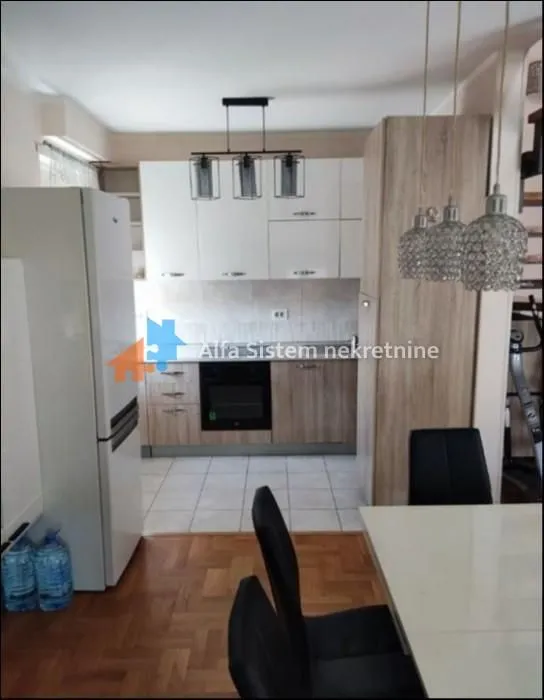 Izdavanje, četvorosoban stan, 105m², Lekino Brdo, Voždovac Sve Podlokacije