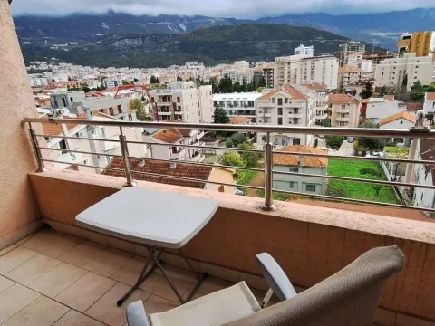 Rent, one bedroom apartment, 45m², Budva, Crna Gora - image 1