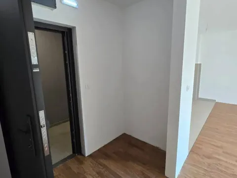 Prodaja, dvosoban stan, 69m², Centar, Bar - image 4