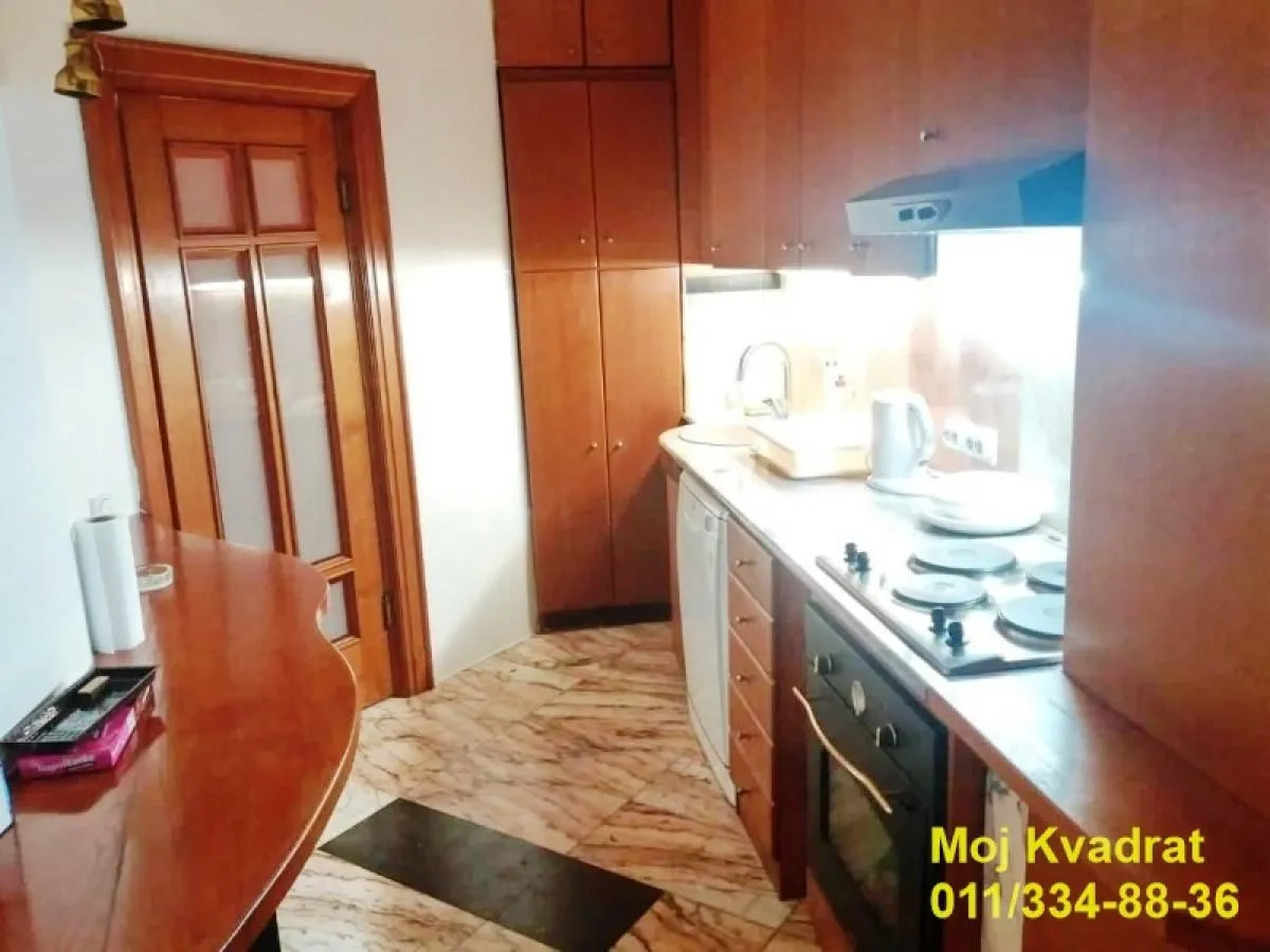 Izdavanje, četvorosoban stan, 94m², Savski Venac, Beograd