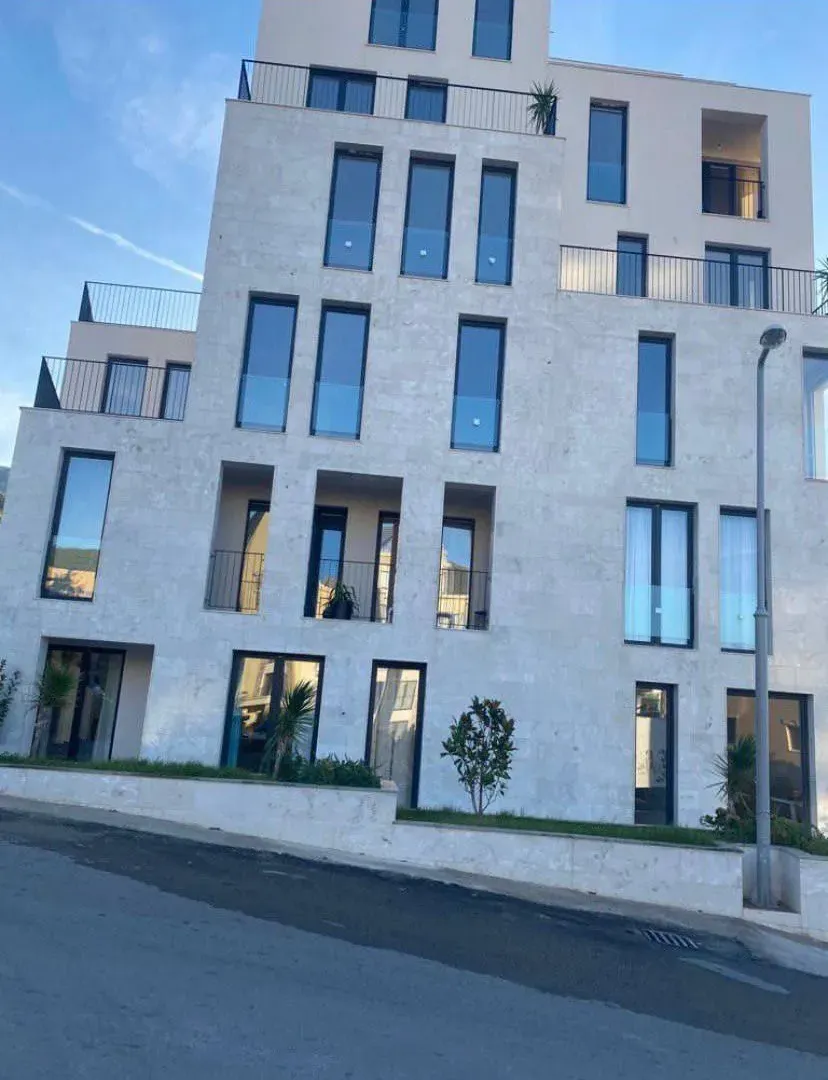 Sale, two bedroom apartment, 57m², Bečići, Budva