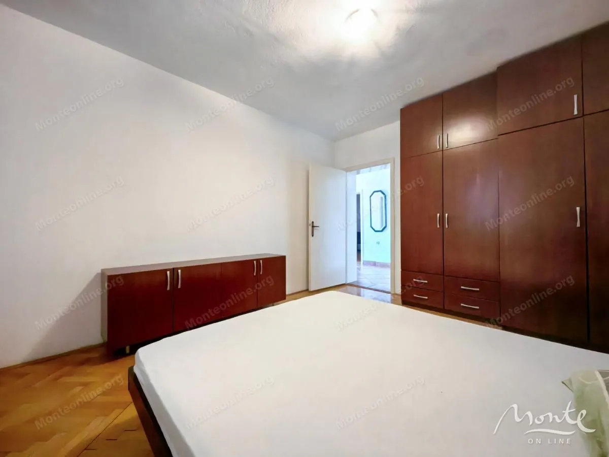Prodaja, kuća, 180m², Tološi, Podgorica