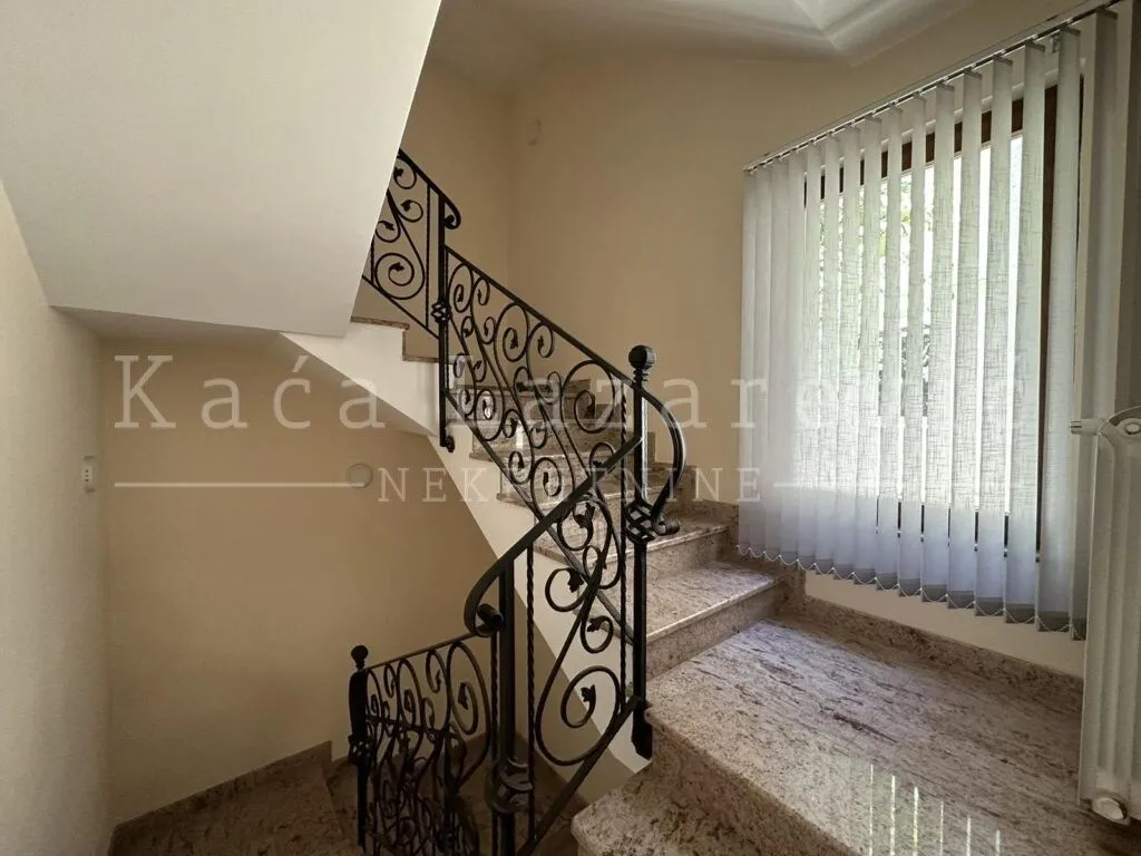 Rent, house, 363m², Lekino Brdo, Voždovac Sve Podlokacije