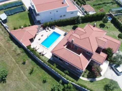 Izdavanje,  kuća, 330m2, Zeta, Podgorica