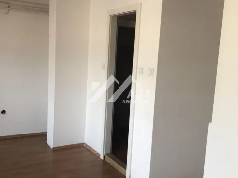 Izdavanje, poslovni prostor, 70m², Detelinara, Novi Sad Sve Podlokacije - image 2