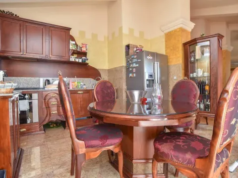 Sale, three bedroom apartment, 179m², Budva, Crna Gora - image 25