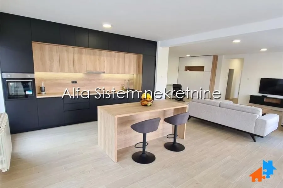 Rent, four bedroom apartment, 160m², Savski Venac, Beograd